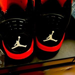 Air Jordan 4 Red Thunder Pre owned